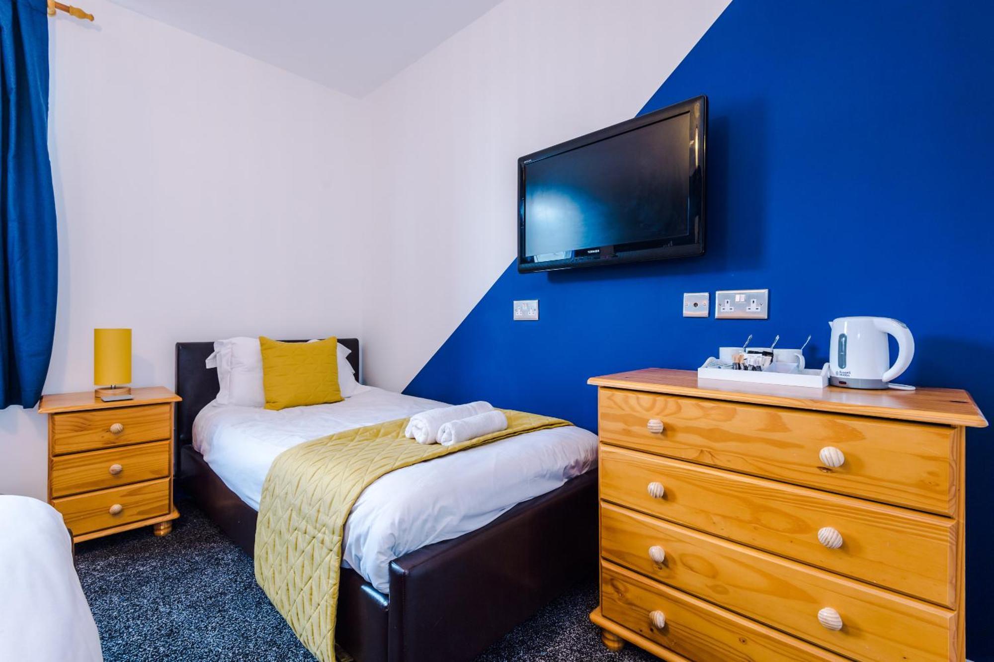 Pebbles Guest House Blackpool Exterior photo