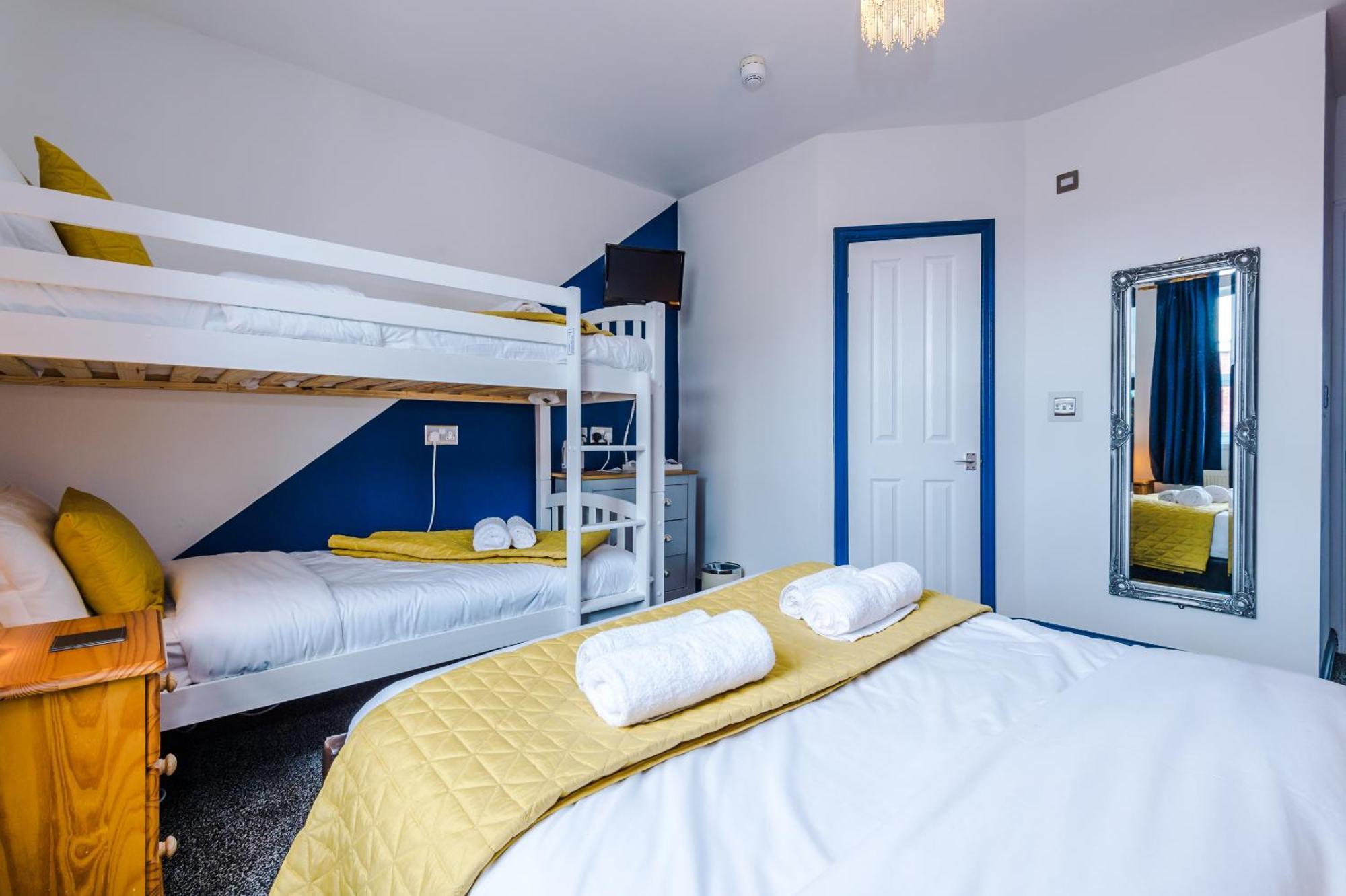 Pebbles Guest House Blackpool Room photo