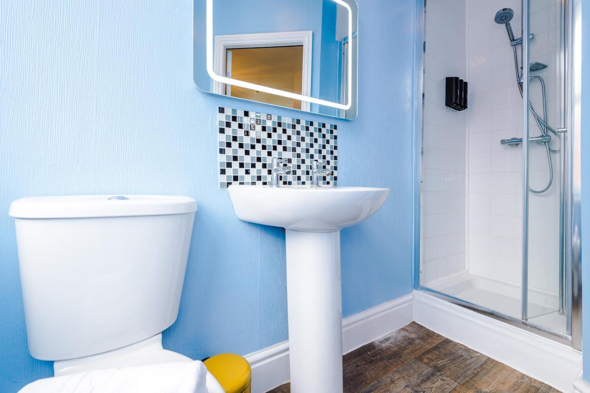 Pebbles Guest House Blackpool Room photo