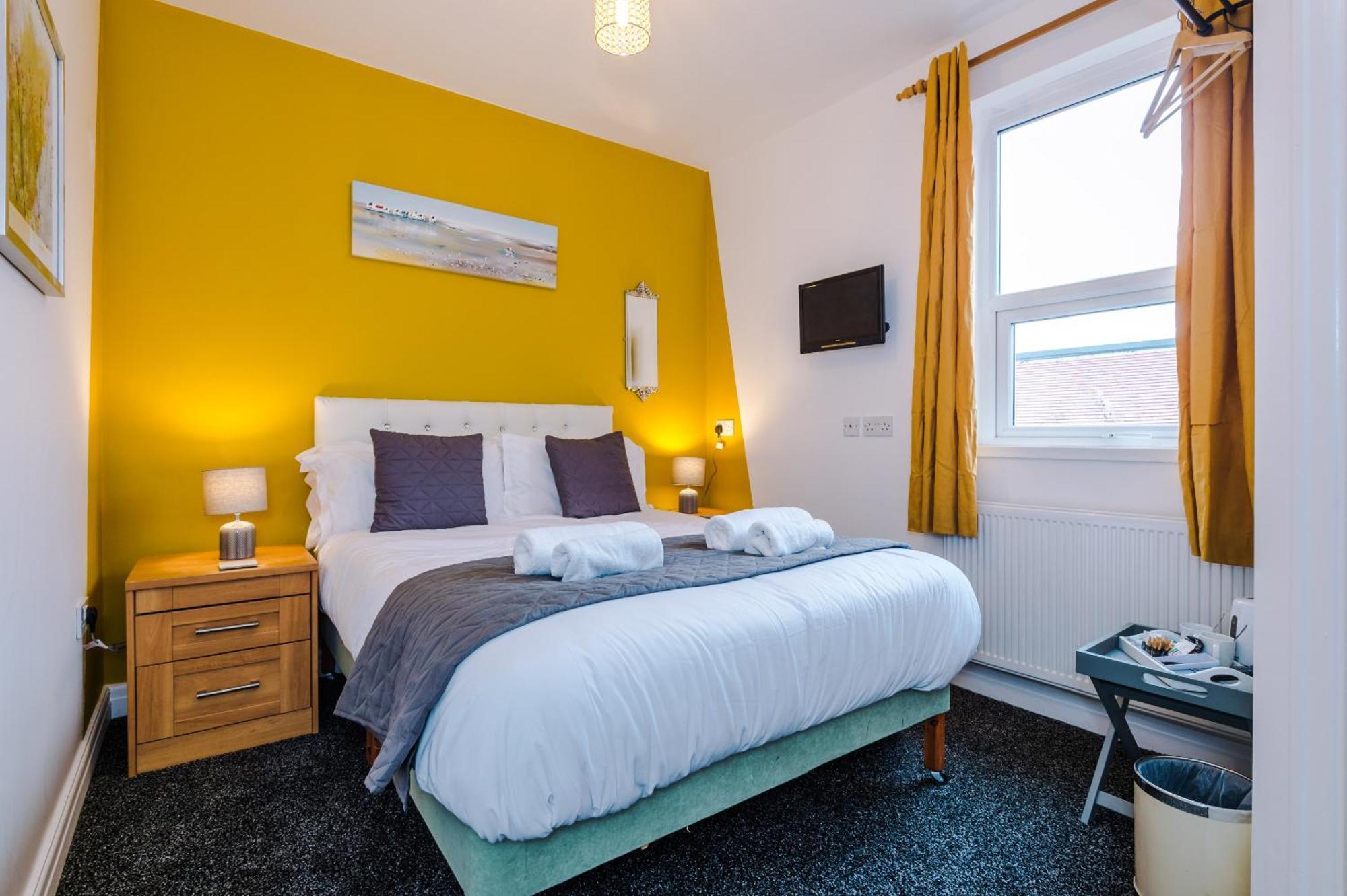 Pebbles Guest House Blackpool Exterior photo